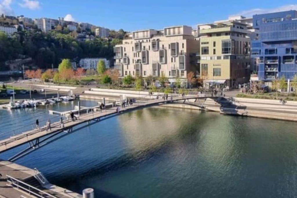 Appartement Dans Peniche Atypique Et Idyllique A Confluence Lyon Exteriör bild